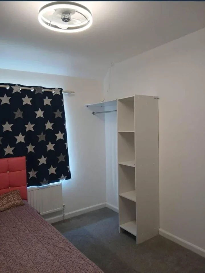 Room Green Lane in Greater London