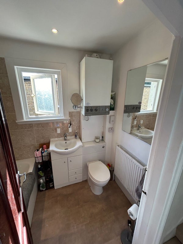 Room St Luke's Avenue in Greater London