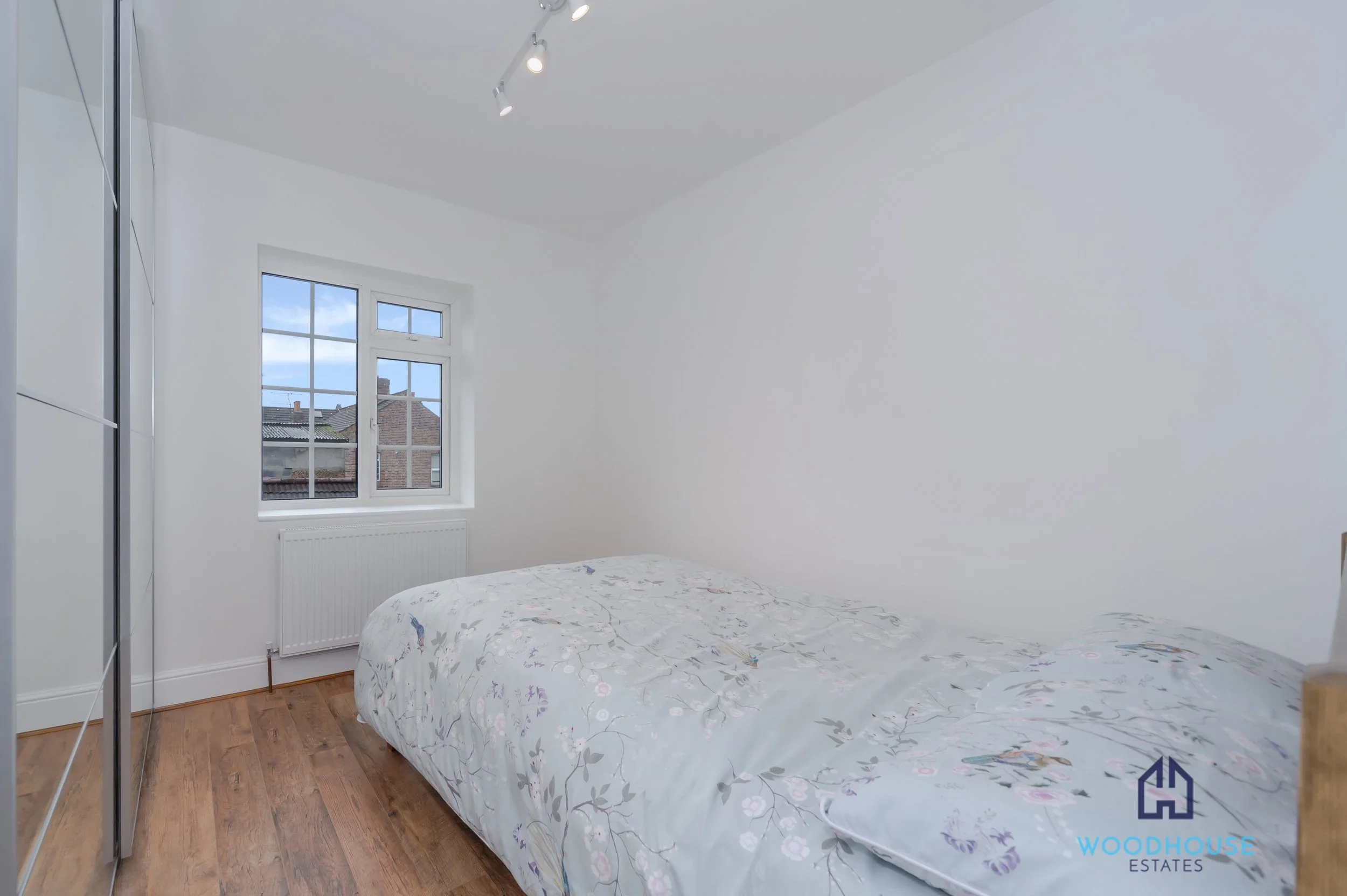 Flat Russell Road in Greater London