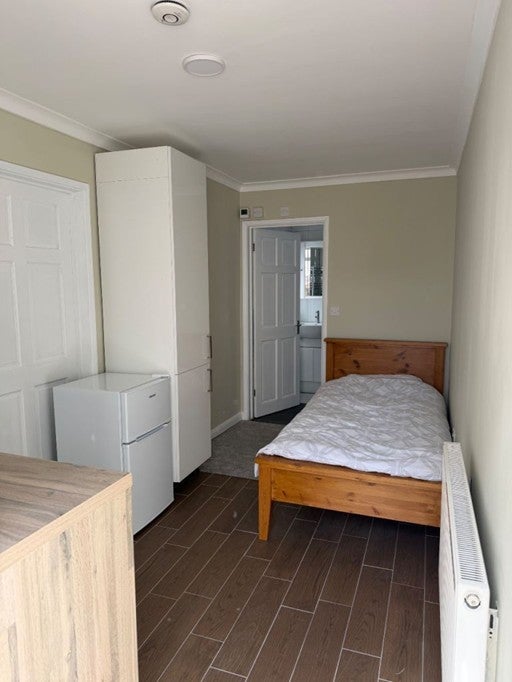 Flat Highwood Gardens in Greater London