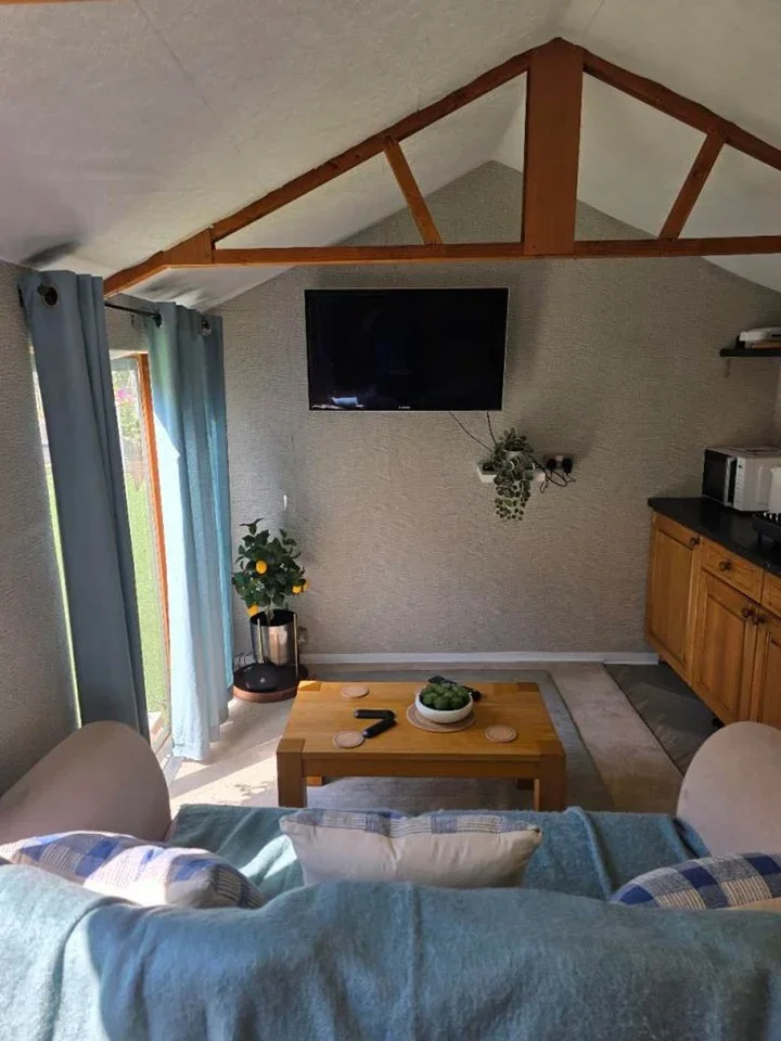 Flat Highwood Gardens in Greater London