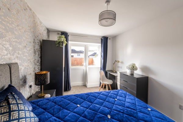 Flat Queenshill Road in Bristol