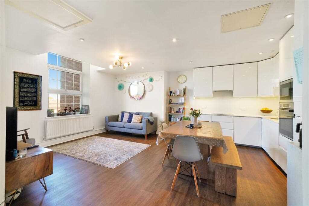Flat Hawarden Hill in Greater London