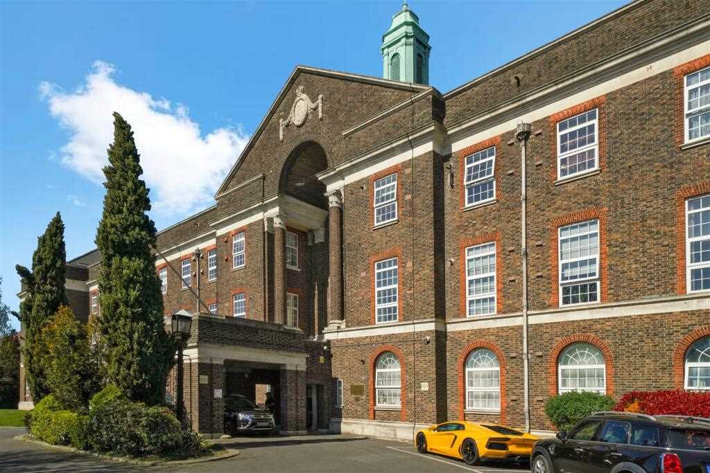 Flat Hawarden Hill in Greater London