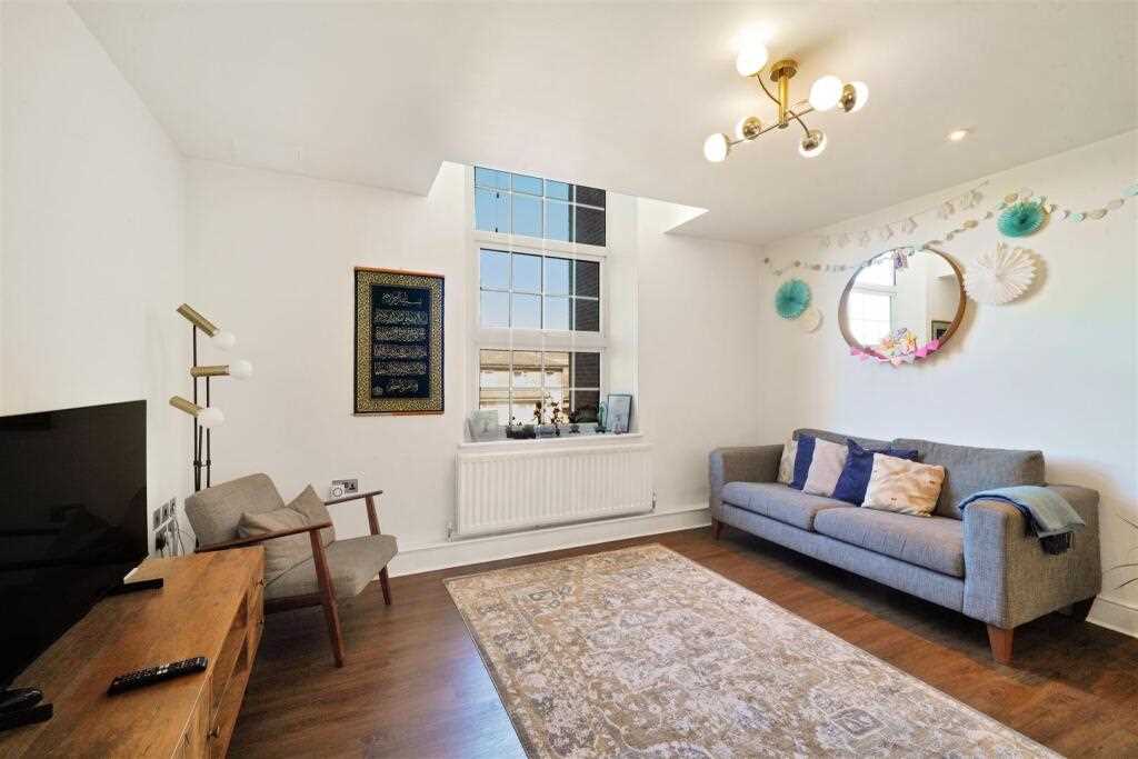 Flat Hawarden Hill in Greater London