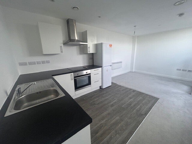 Flat M1 in Slip End