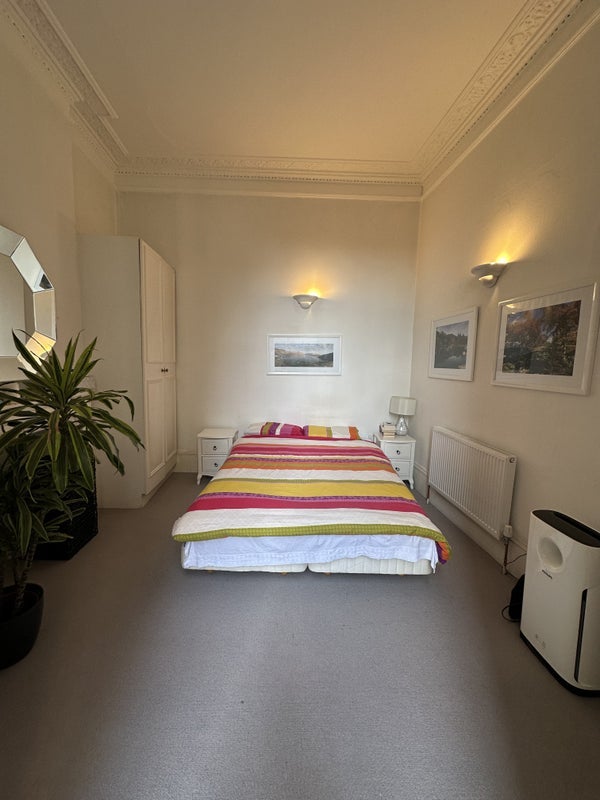 Room Connaught Square in City of Westminster