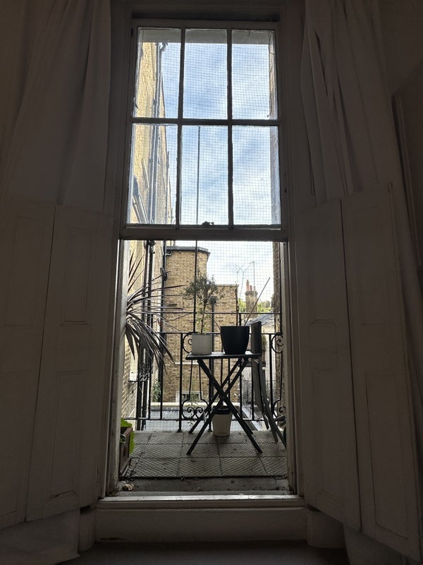 Room Connaught Square in City of Westminster