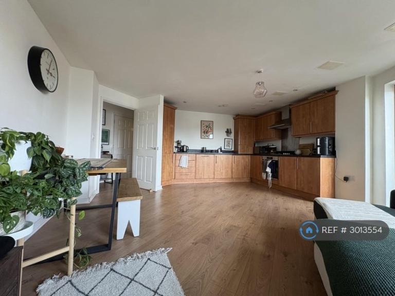 Flat Pancras Way in Greater London