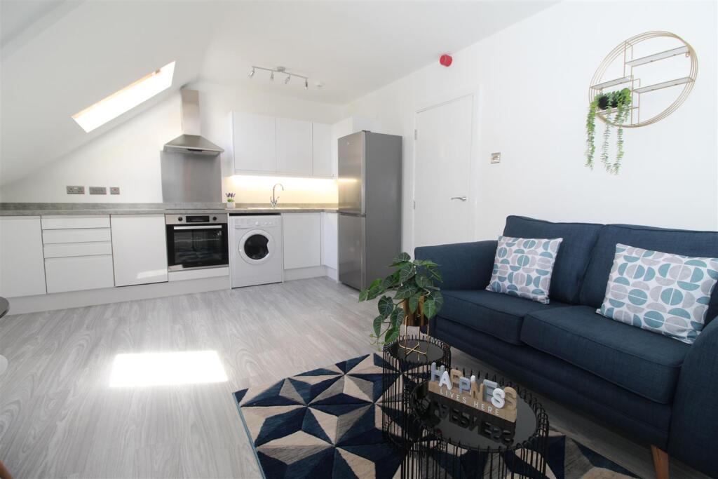 Flat Connaught Road in Cardiff