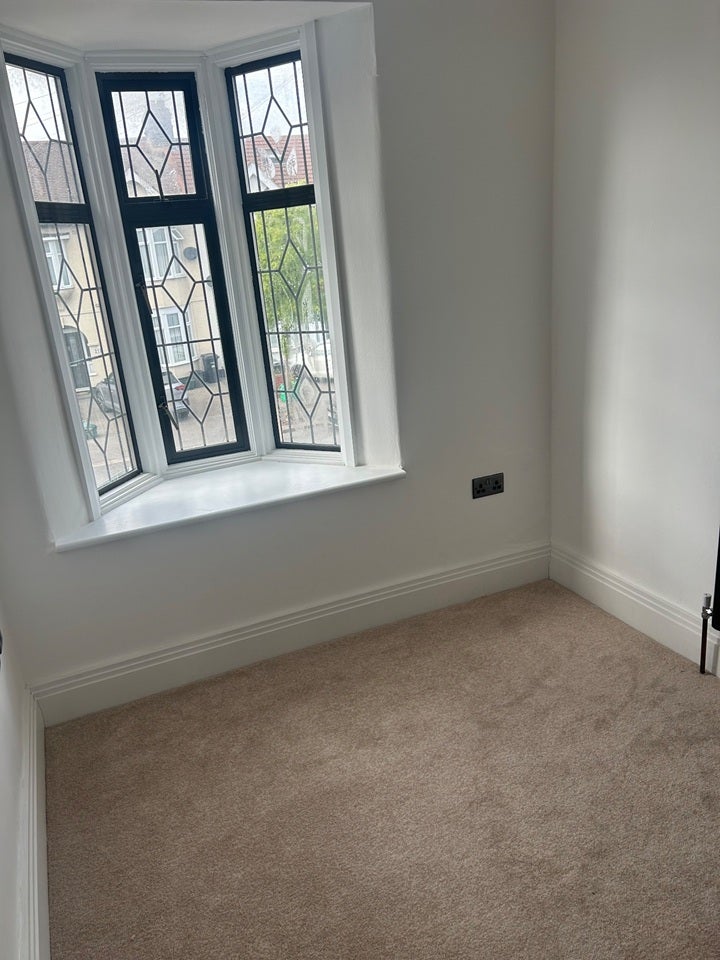 Room Ashburton Avenue in Greater London