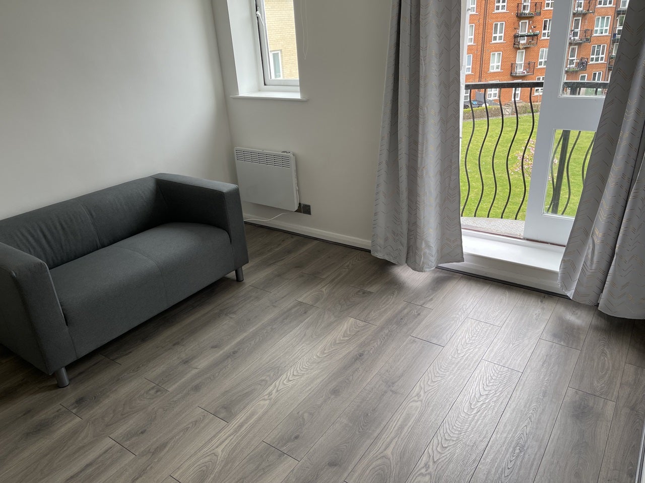 Flat Garter Way in Greater London