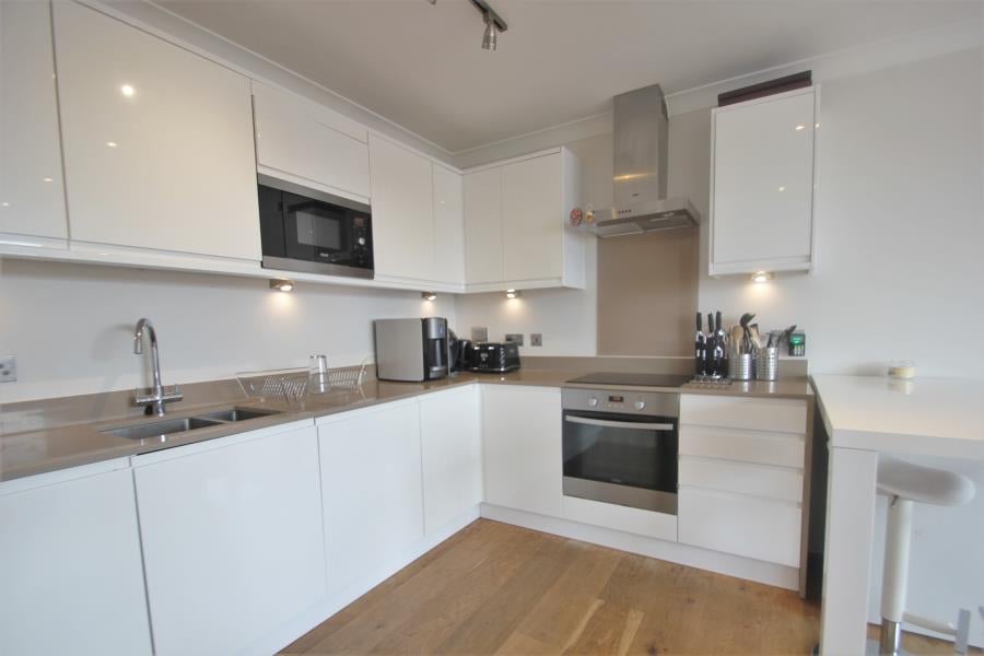 Flat Guildford Road in Woking