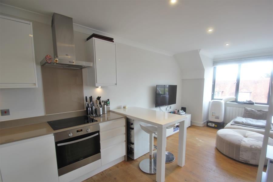 Flat Guildford Road in Woking