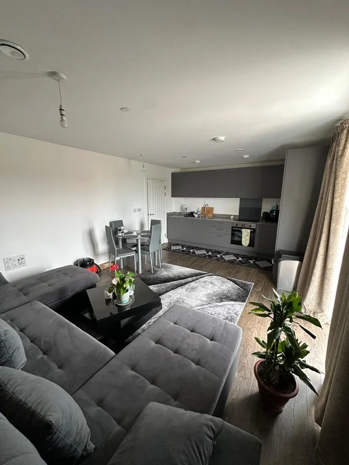 Flat Crossways Boulevard in Dartford