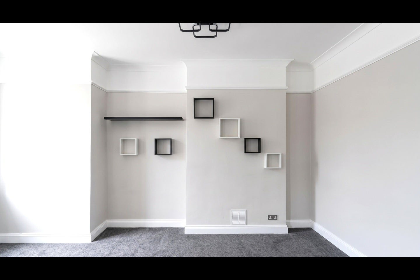 Flat Nimrod Road in Greater London