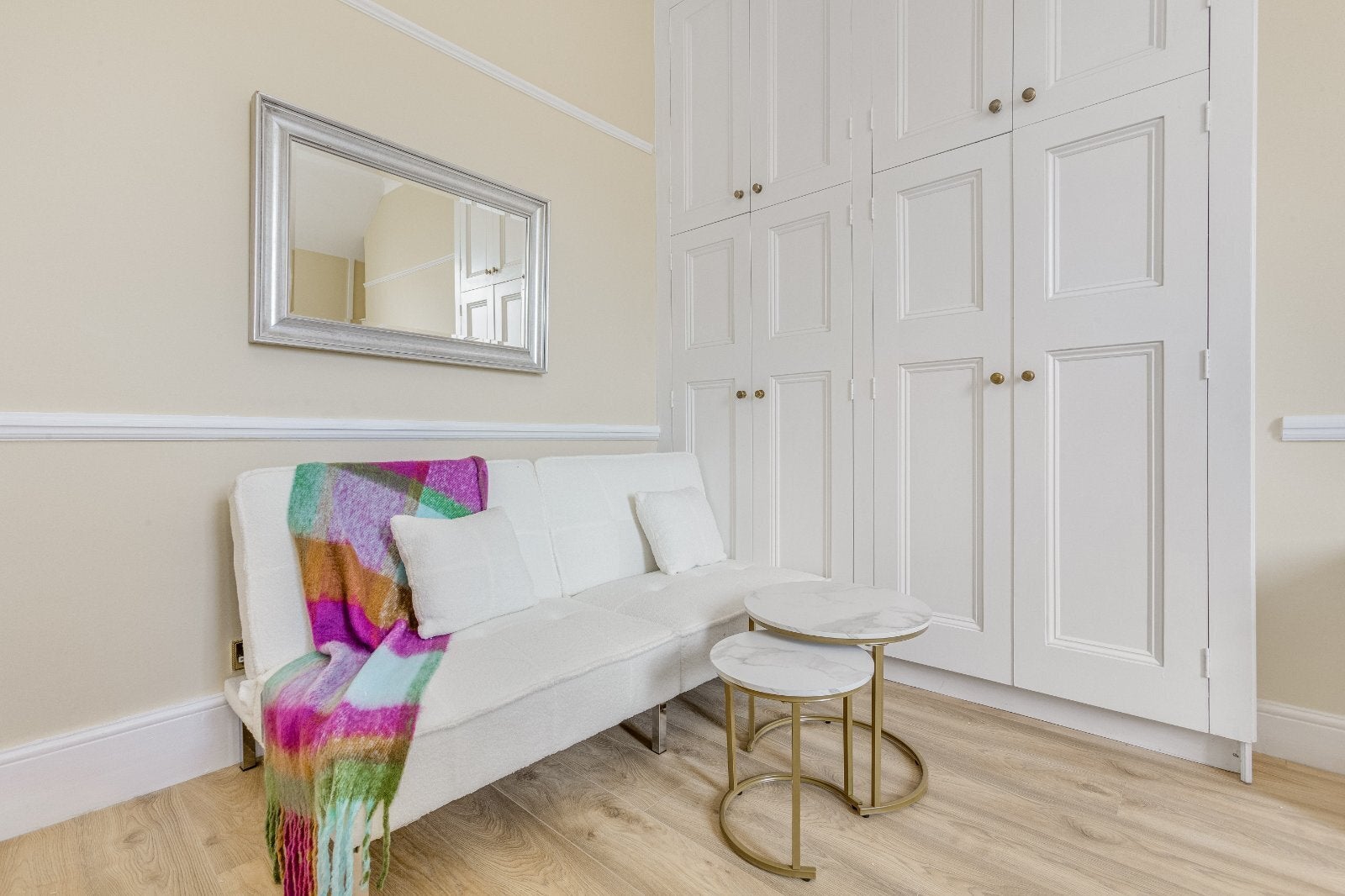 Flat Jubilee Place in Greater London