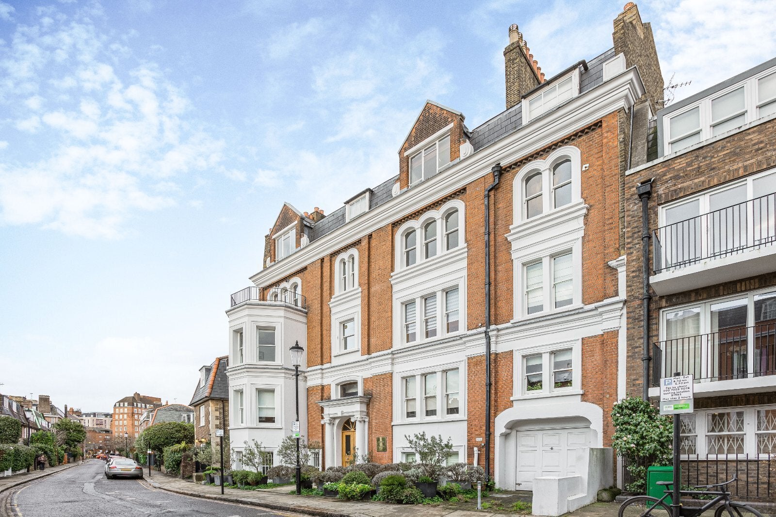Flat Jubilee Place in Greater London