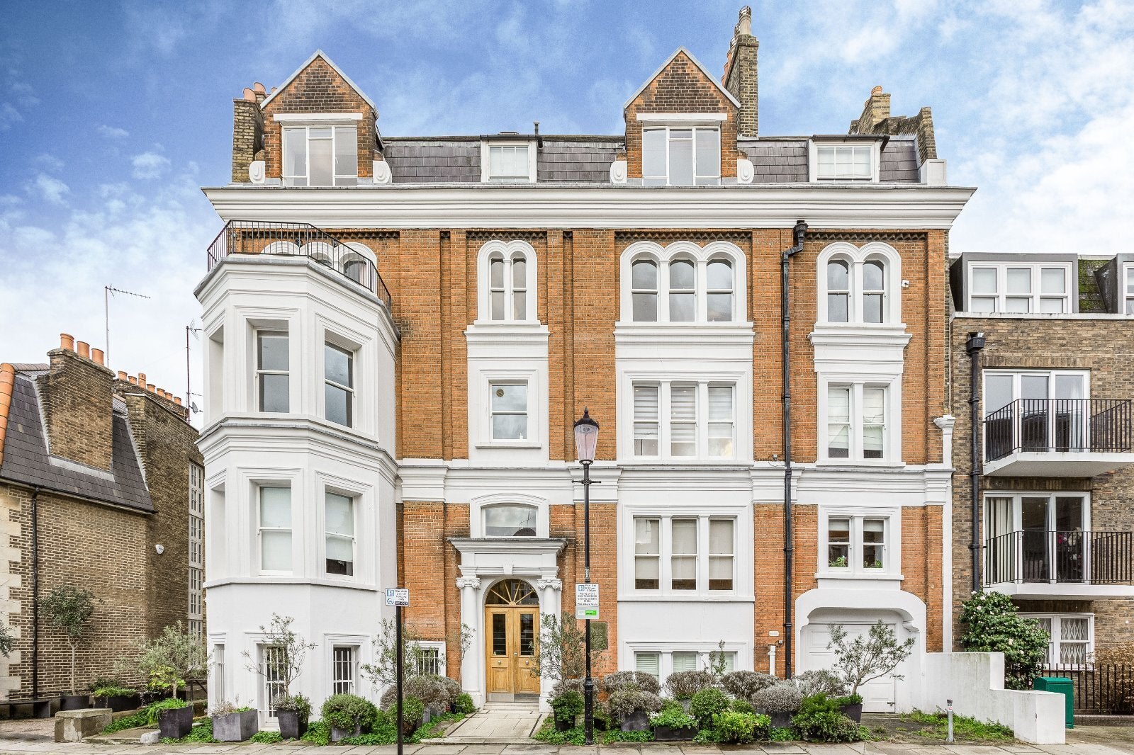 Flat Jubilee Place in Greater London