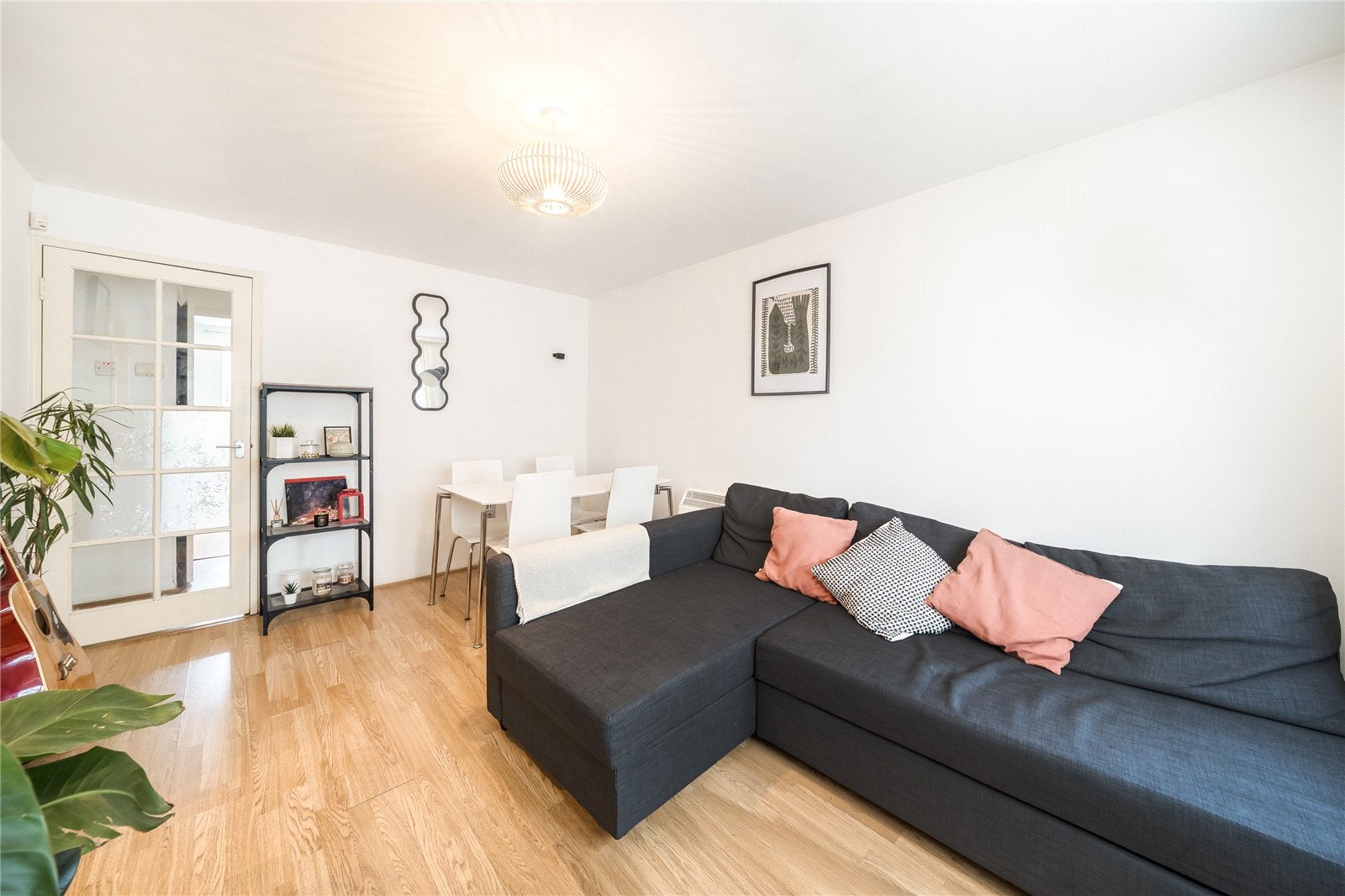 Flat Telegraph Place in Greater London