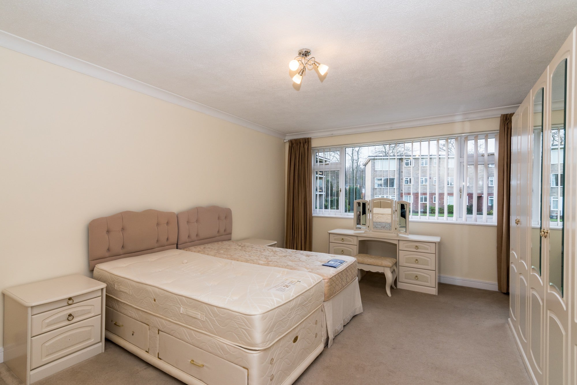 Flat Vesey Close in Birmingham