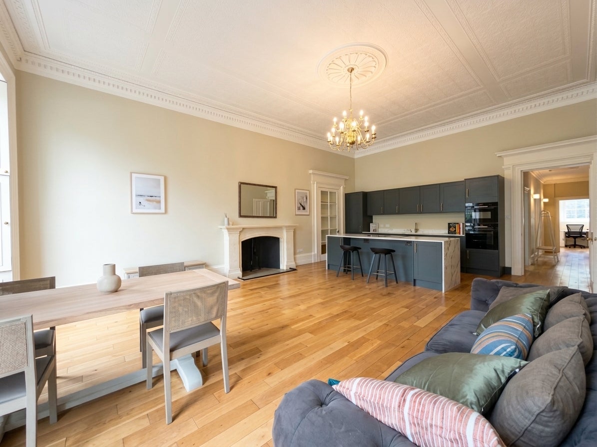 Flat Carlton Terrace in City of Edinburgh