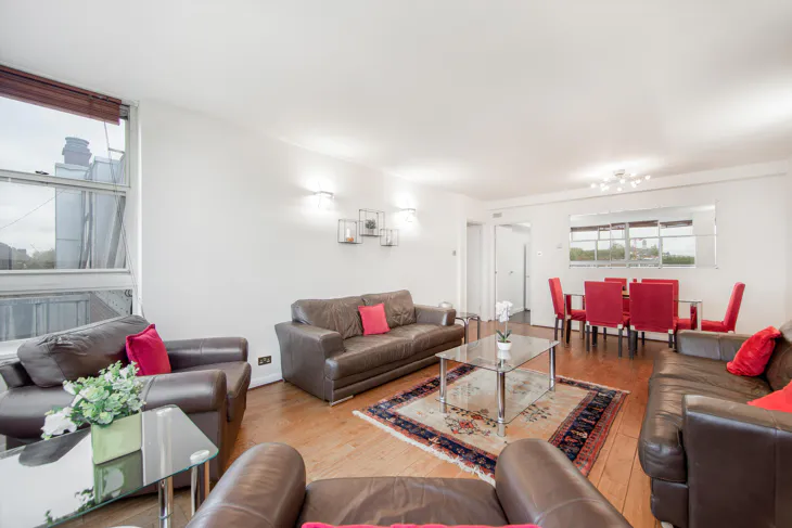 Flat Cheyne Walk in Greater London