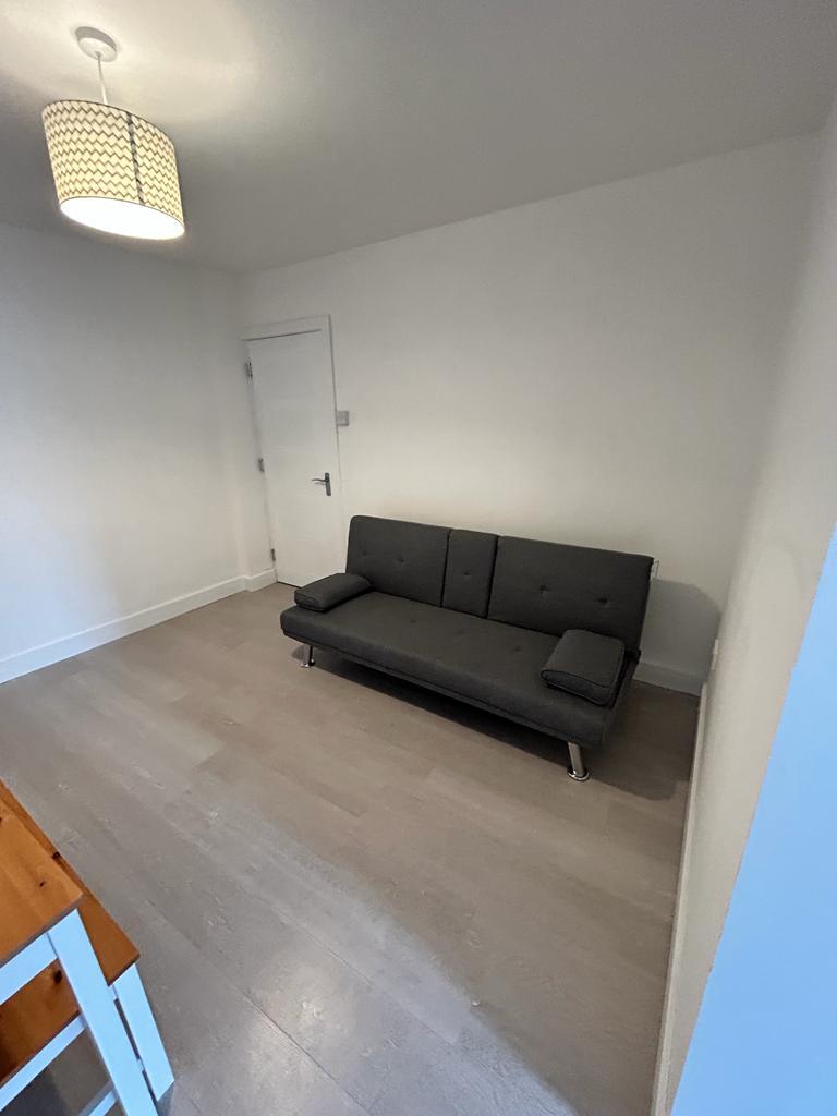 Room Queen Street in Pontypridd