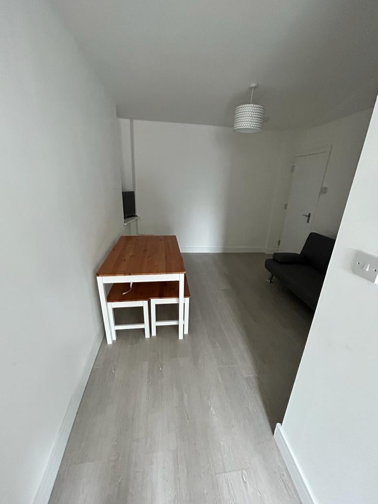 Room Queen Street in Pontypridd