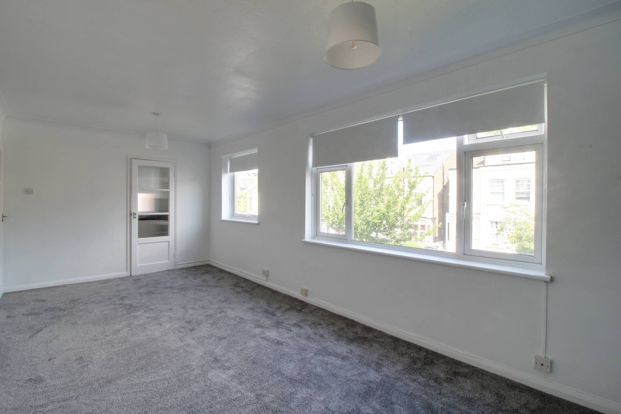 Flat Woodstock Road in Greater London