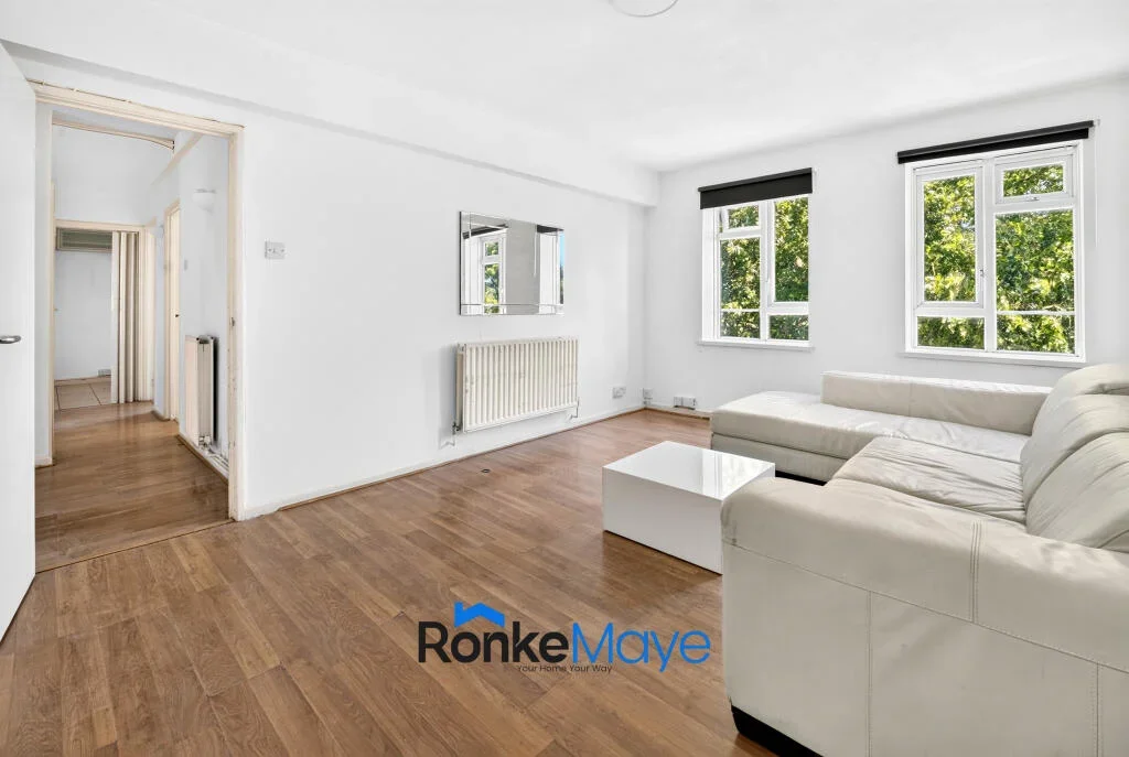 Flat Caistor Road in Greater London