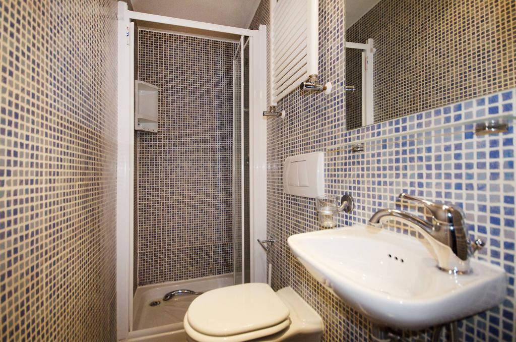 Flat Penywern Road in Greater London