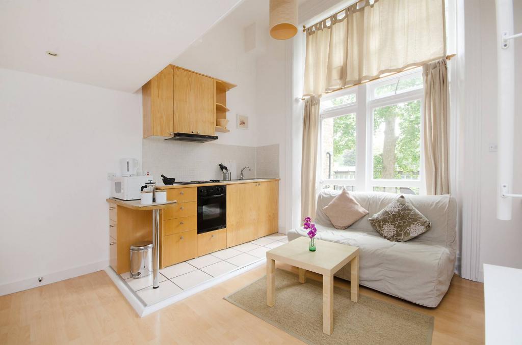 Flat Penywern Road in Greater London