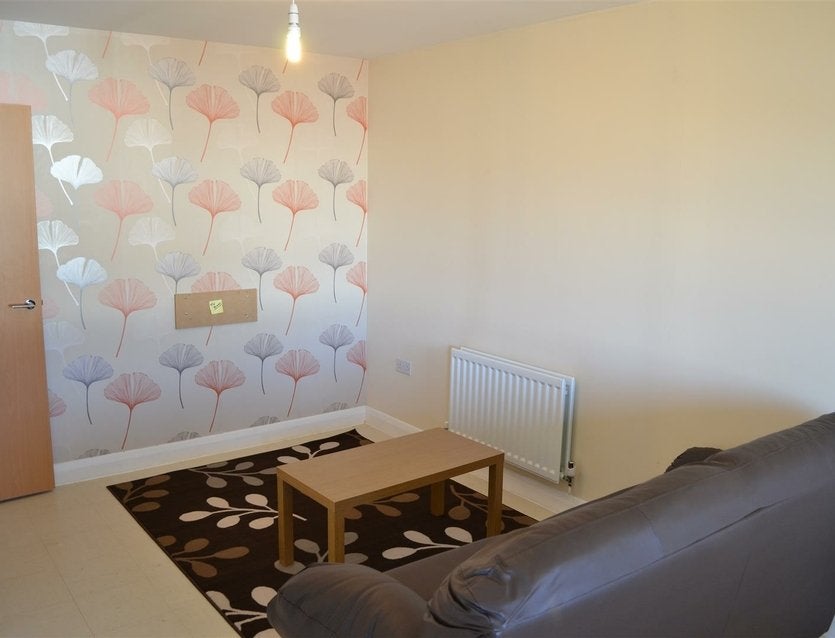 Flat Admiralty Close in Greater London