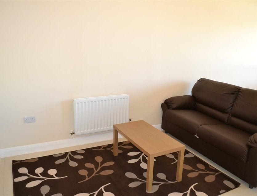 Flat Admiralty Close in Greater London