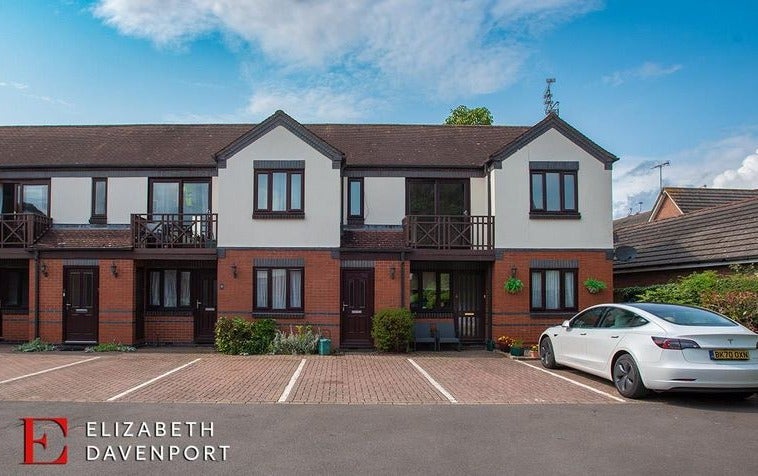 Flat Alexandra Court in Coventry
