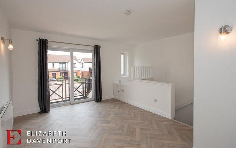 Flat Alexandra Court in Coventry