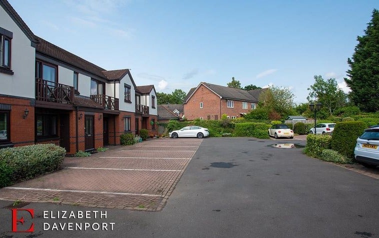 Flat Alexandra Court in Coventry