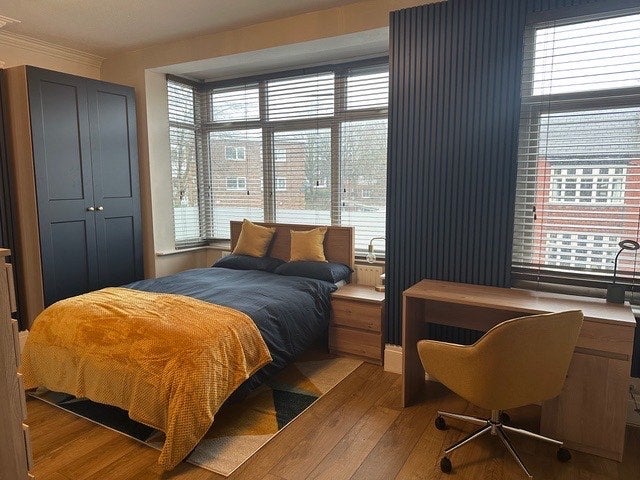 Room Milton Grove in Manchester