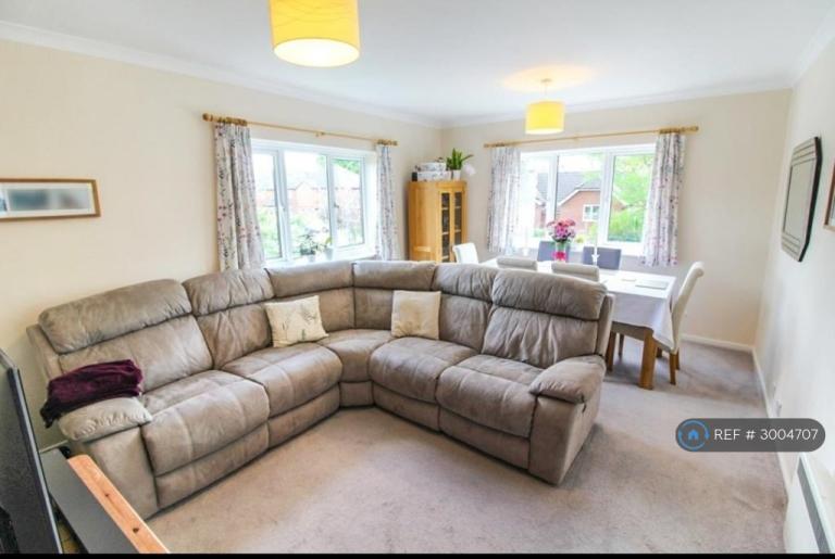 Flat Bexley Court in Reading