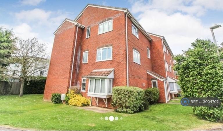 Flat Bexley Court in Reading