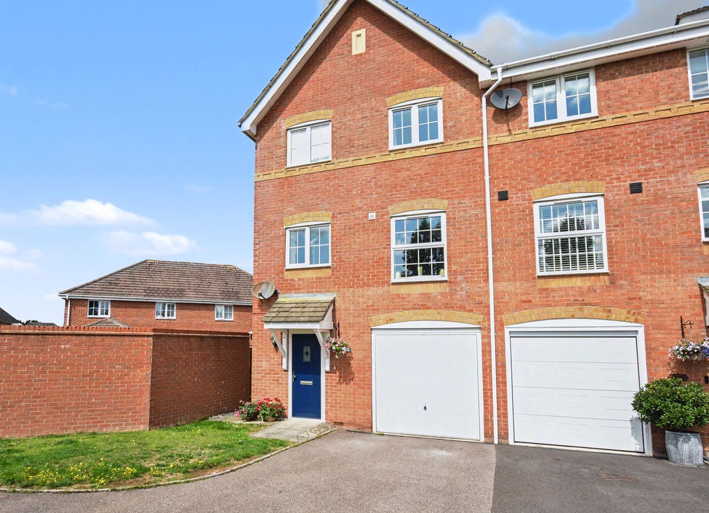 House Ferndown Close in Basingstoke and Deane