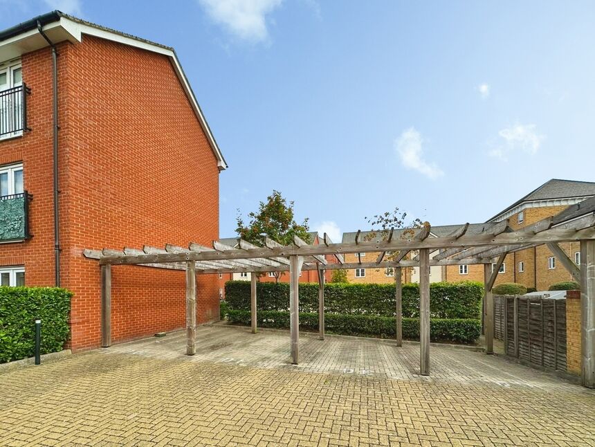 Flat Dodd Road in Watford