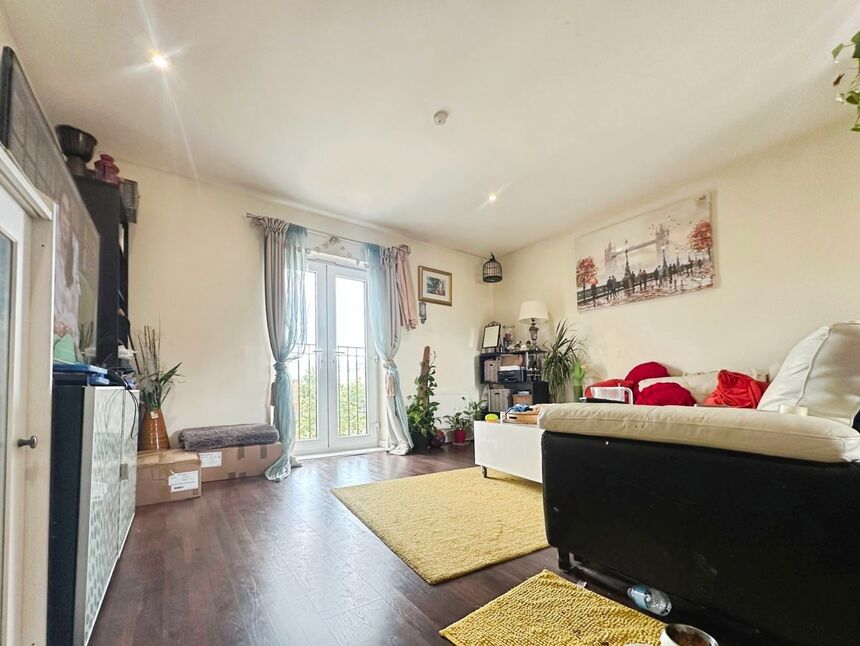 Flat Dodd Road in Watford