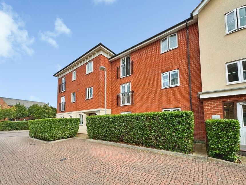 Flat Dodd Road in Watford
