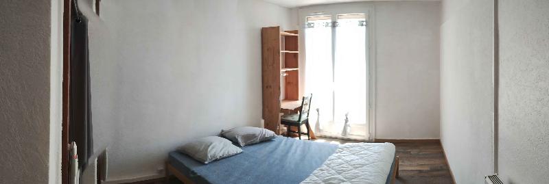 Room Rue des Treilles in Libourne