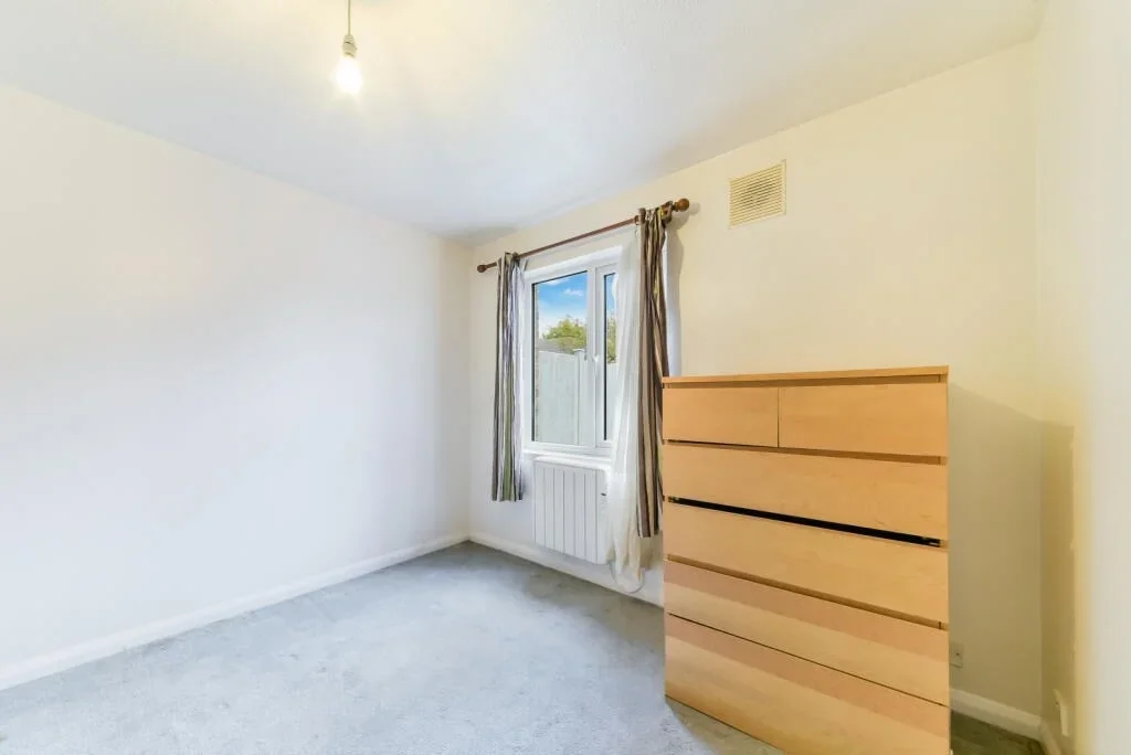Flat Buckleigh Road in Greater London