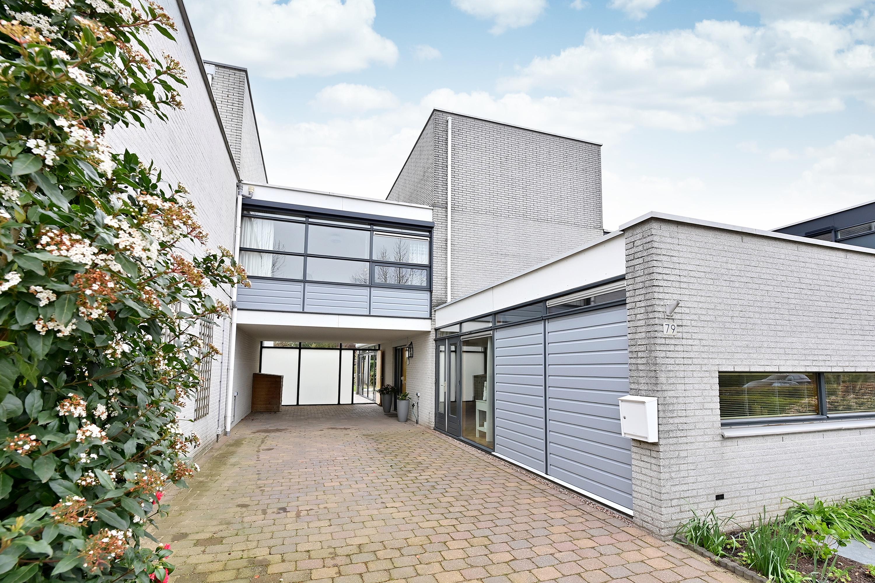 Huis Simone de Beauvoirlaan 79 in Huizen