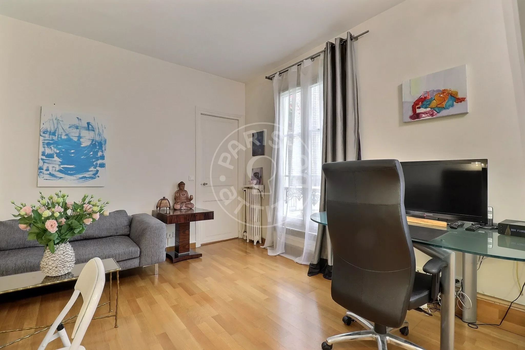 Flat Rue Greuze in Paris