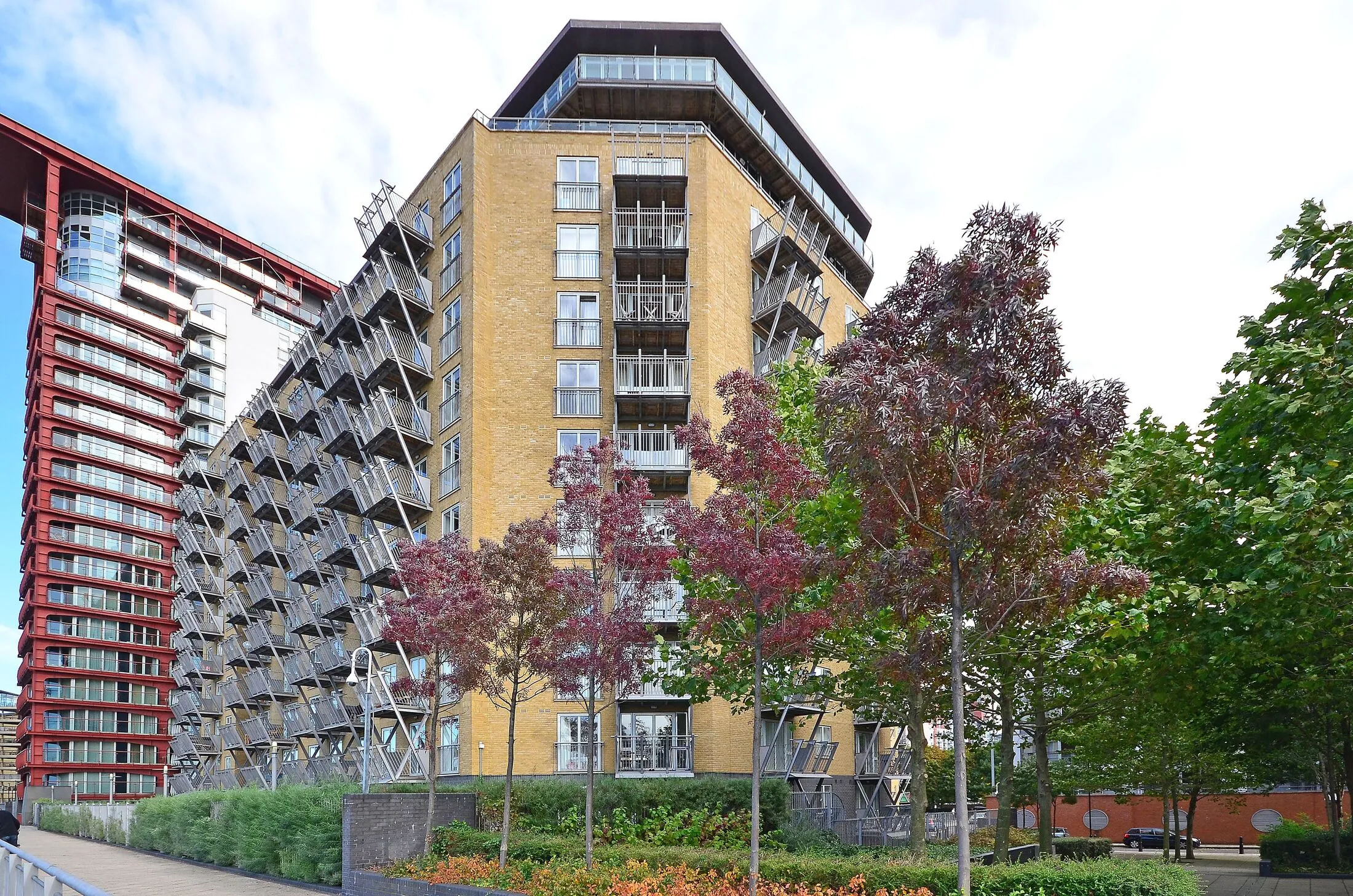 Flat Hutching's Street in Greater London